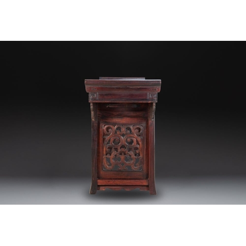 857 - A Chinese hardwood recessed-leg altar table, 'qiaotouan', 19/20th C.Dim.: 225 x 53 x 109,5 cm... 