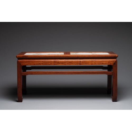 862 - A Chinese hardwood low table with two famille rose plaques, RepublicDim.: 92 x 36 x 43,5 cm (the tab... 