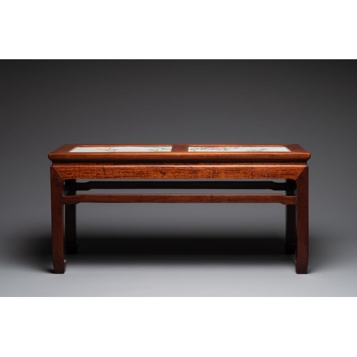 862 - A Chinese hardwood low table with two famille rose plaques, RepublicDim.: 92 x 36 x 43,5 cm (the tab... 