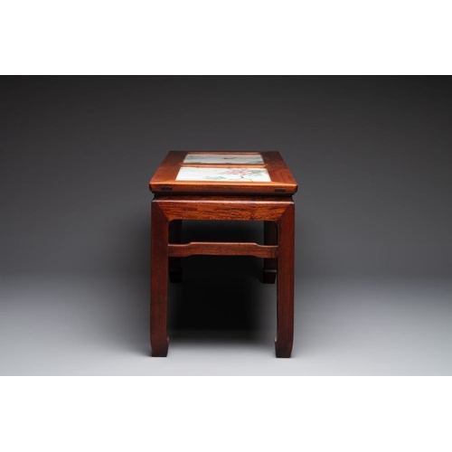 862 - A Chinese hardwood low table with two famille rose plaques, RepublicDim.: 92 x 36 x 43,5 cm (the tab... 