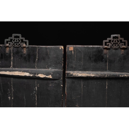 865 - A pair of Chinese famille rose black-gravel-ground plaques, JiaqingDim.: 68,5 x 43,5 cm (each)... 