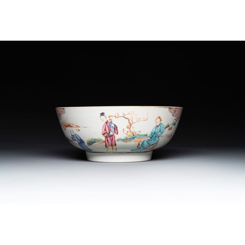 876 - A Chinese Canton famille rose bowl with figures in a garden, QianlongDia.: 25,4 cm - H.: 10,6 cm... 