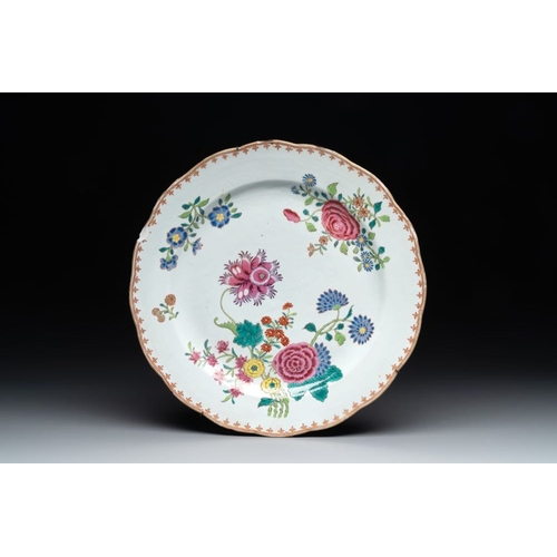 879 - A collection of seven Chinese famille rose plates and dishes with floral design, QianlongDia.: 31 cm... 