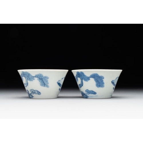 884 - Two Chinese blue and white cups and three saucers with figural design, Kangxi and laterDia.: 9,9 cm ... 