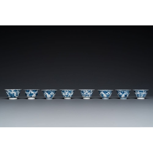 885 - Twelve Chinese blue and white saucers and eight cups, Kangxi/YongzhengDia.: 13,5 cm (the largest sau... 