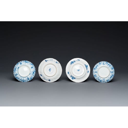 885 - Twelve Chinese blue and white saucers and eight cups, Kangxi/YongzhengDia.: 13,5 cm (the largest sau... 