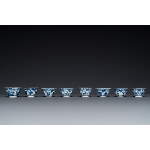 885 - Twelve Chinese blue and white saucers and eight cups, Kangxi/YongzhengDia.: 13,5 cm (the largest sau... 