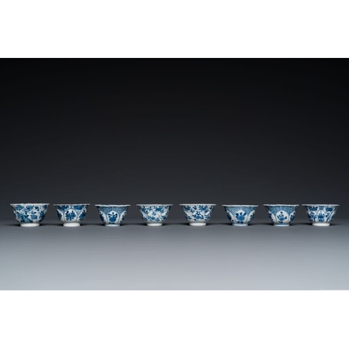 885 - Twelve Chinese blue and white saucers and eight cups, Kangxi/YongzhengDia.: 13,5 cm (the largest sau... 