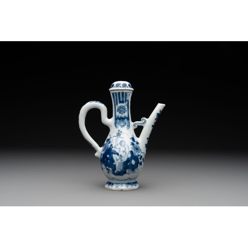 894 - A Chinese blue and white 'nude figure' jug and cover, Kangxi, ca. 1680H.: 16,9 cm (incl. cover)... 