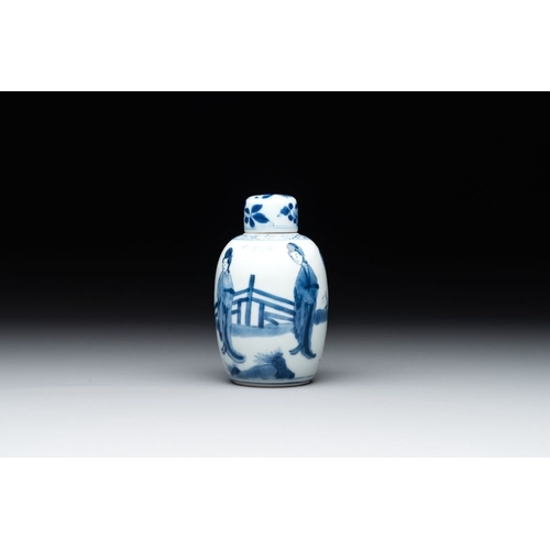 896 - A Chinese blue and white 'Long Eliza' tea caddy and cover, artemisia leaf mark, KangxiH.: 13,5 cm (i... 