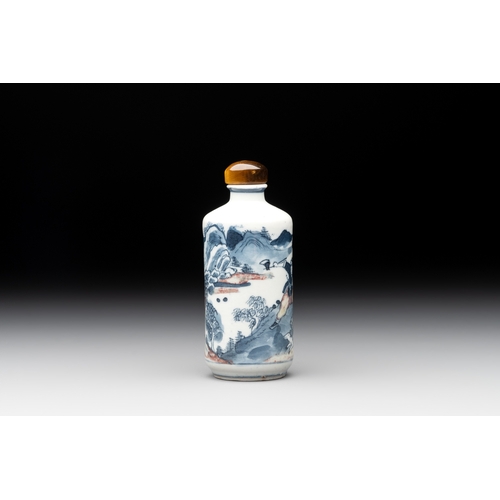 1 - A Chinese blue, white and copper-red 'tiger hunt' snuff bottle, 19th C.H.: 9 cm (incl. stopper)... 