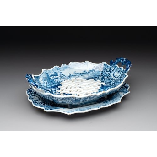 1002 - A blue and white Dutch Delft strainer on stand with fine landscapes, 18th C.Dim.: 28 x 20,5 x 8 cm (... 