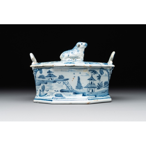 1006 - Two blue and white Dutch Delft butter tubs, 18th C.L..: 12 cm - H.: 8,5 cm (the largest) L.: 11,8 cm... 