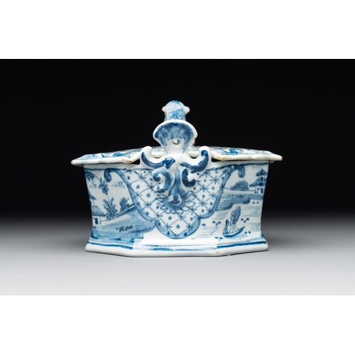 1006 - Two blue and white Dutch Delft butter tubs, 18th C.L..: 12 cm - H.: 8,5 cm (the largest) L.: 11,8 cm... 