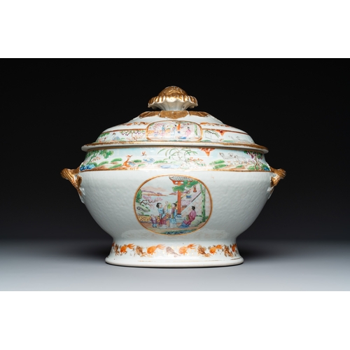 104 - A pair of large Chinese Canton famille rose 'mandarin subject' tureens on stands, 19th C.L.: 34 cm -... 