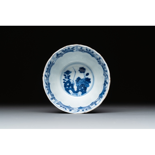 122 - Ten Chinese blue and white wares, 19th C.Dia.: 24 cm - H.: 9,2 cm (the jardiniÃ¨re) Dia.: 21,8 cm (t... 