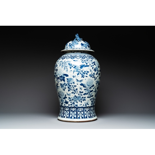 125 - A large Chinese blue and white 'birds among blossoming branches' vase and cover, 19th C.H.: 70 cm (i... 