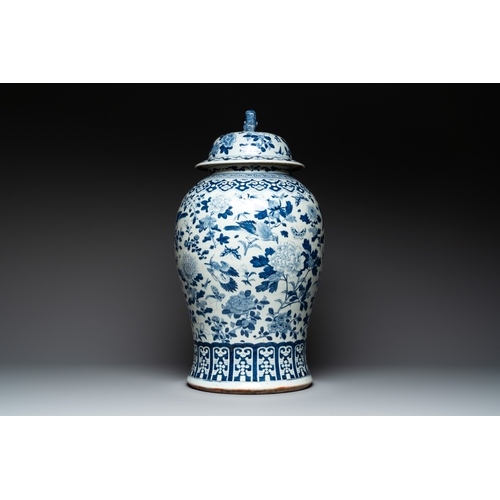 125 - A large Chinese blue and white 'birds among blossoming branches' vase and cover, 19th C.H.: 70 cm (i... 