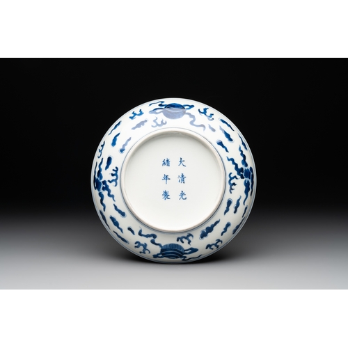 132 - A Chinese blue and white 'Buddhist lion' plate, Guangxu mark and of the periodDia.: 19,2 cm 
Provena... 