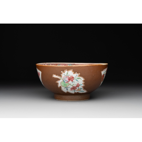 141 - 12 Chinese capucin-ground wares, Yongzheng/QianlongDia.: 22,5 cm (the plates) Dia.: 15 cm - H.: 7,3 ... 