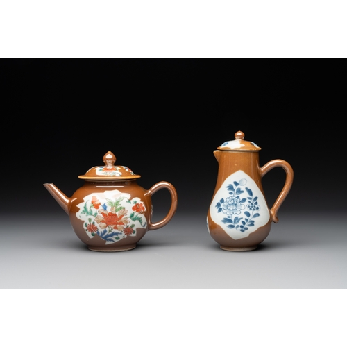 141 - 12 Chinese capucin-ground wares, Yongzheng/QianlongDia.: 22,5 cm (the plates) Dia.: 15 cm - H.: 7,3 ... 