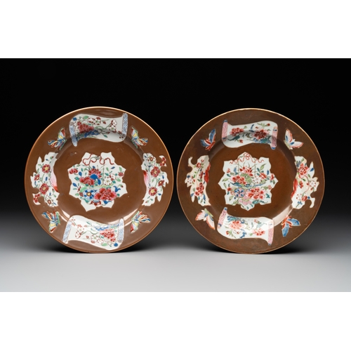 141 - 12 Chinese capucin-ground wares, Yongzheng/QianlongDia.: 22,5 cm (the plates) Dia.: 15 cm - H.: 7,3 ... 