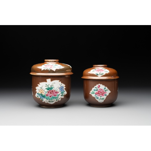 141 - 12 Chinese capucin-ground wares, Yongzheng/QianlongDia.: 22,5 cm (the plates) Dia.: 15 cm - H.: 7,3 ... 