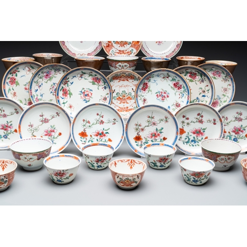 148 - 35 Chinese famille rose and Dutch-decorated cups and saucers, Yongzheng/QianlongDia.: 12,2 cm (the l... 