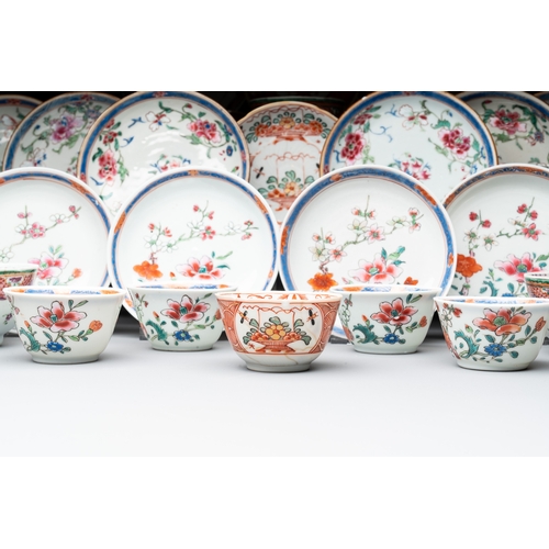 148 - 35 Chinese famille rose and Dutch-decorated cups and saucers, Yongzheng/QianlongDia.: 12,2 cm (the l... 