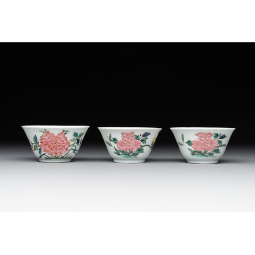 159 - Three Chinese famille rose 'birds and flowers' cups and saucers, YongzhengDia.: 10,9 cm (the largest... 