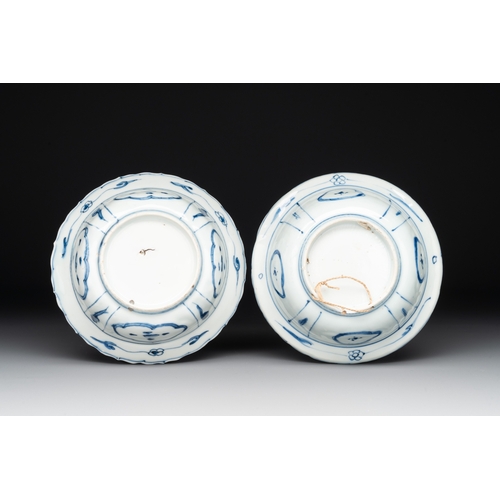 249 - Four Chinese blue and white 'kraak' 'klapmuts' bowls, WanliDia.: 14,5 cm - H.: 4,9 cm (the largest) ... 