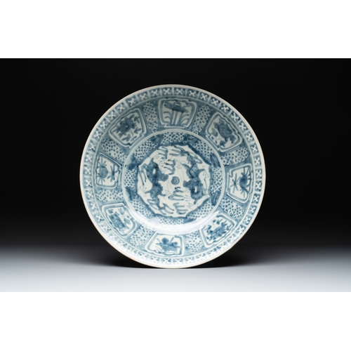 251 - Three Chinese blue and white Swatow dishes, MingDia.: 46 cm (the largest) Dia.: 35,9 cm (the smalles... 