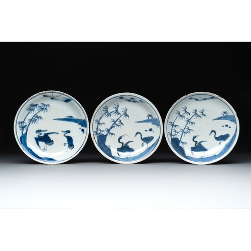 257 - Five Chinese blue and white ko-sometsuke 'crane' plates for the Japanese market, TianqiDia.: 15,3 cm... 