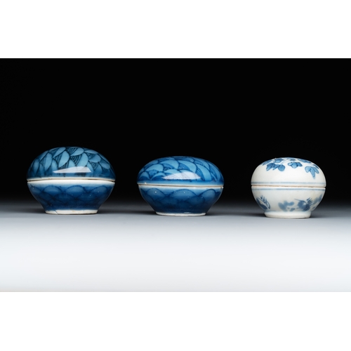 262 - Six Chinese blue and white shipwreck bowls and three covered boxes from the Hatcher and Nanking carg... 