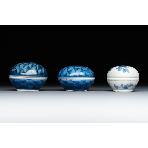 262 - Six Chinese blue and white shipwreck bowls and three covered boxes from the Hatcher and Nanking carg... 