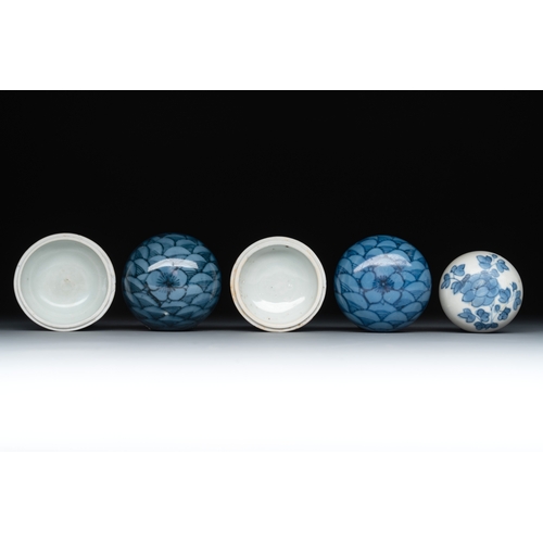 262 - Six Chinese blue and white shipwreck bowls and three covered boxes from the Hatcher and Nanking carg... 