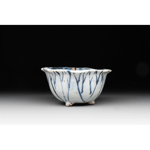 263 - A Chinese blue and white trick-cup, Transitional periodDia.: 8 cm - H.: 4 cm