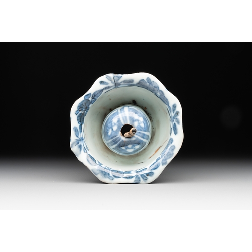 263 - A Chinese blue and white trick-cup, Transitional periodDia.: 8 cm - H.: 4 cm