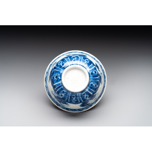 265 - A Chinese blue and white reticulated bowl, Transitional periodDia.: 9 cm - H.: 5,1 cm... 