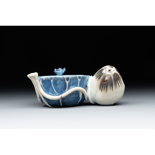 287 - A Chinese copper-red, blue and white lotus-shaped water dropper, KangxiDim.: 12,5 x 9 x 6 cm
Ref.: T... 