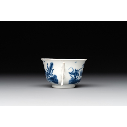 289 - A rare Chinese blue and white 'qilin and phoenix' cup with handles, KangxiL.: 8,4 cm - H.: 4,3 cm... 