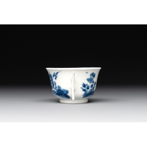 289 - A rare Chinese blue and white 'qilin and phoenix' cup with handles, KangxiL.: 8,4 cm - H.: 4,3 cm... 