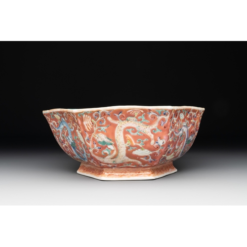 29 - Two Chinese famille rose 'dragon' bowls, Tongzhi marks and of the periodDia.: 19 cm - H.: 7,4 cm (th... 