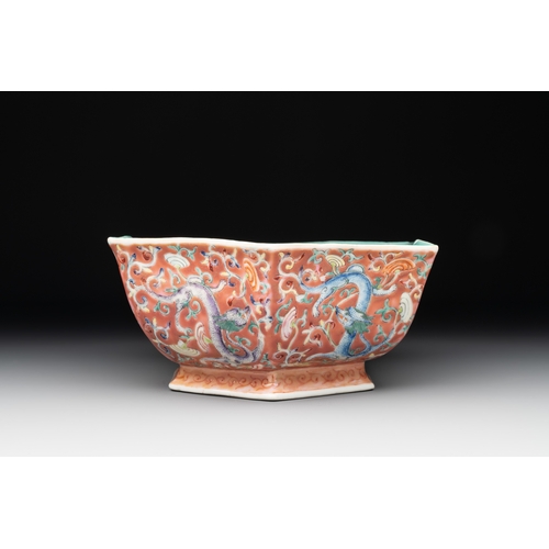 29 - Two Chinese famille rose 'dragon' bowls, Tongzhi marks and of the periodDia.: 19 cm - H.: 7,4 cm (th... 