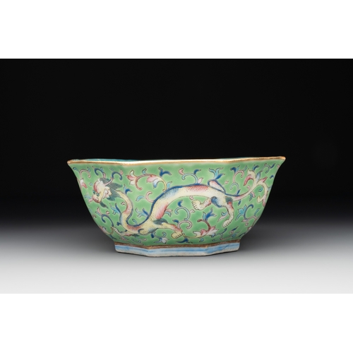 29 - Two Chinese famille rose 'dragon' bowls, Tongzhi marks and of the periodDia.: 19 cm - H.: 7,4 cm (th... 