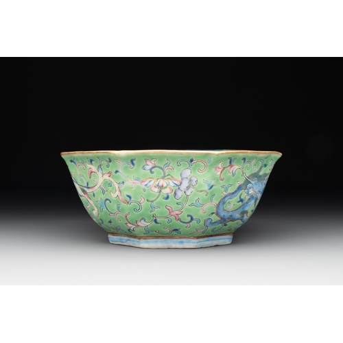 29 - Two Chinese famille rose 'dragon' bowls, Tongzhi marks and of the periodDia.: 19 cm - H.: 7,4 cm (th... 