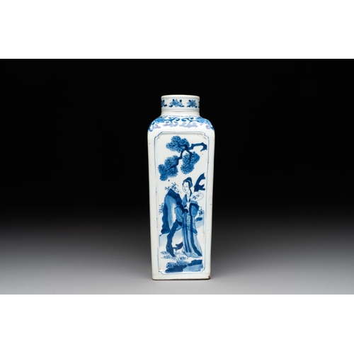 294 - A Chinese blue and white square flask and cover with figural design, KangxiH.: 24 cm (incl. cover)... 