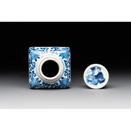 294 - A Chinese blue and white square flask and cover with figural design, KangxiH.: 24 cm (incl. cover)... 