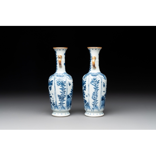 323 - A Chinese blue and white garniture with five vases, KangxiH.: 18,3 cm (the tallest) H.: 15,5 cm (the... 