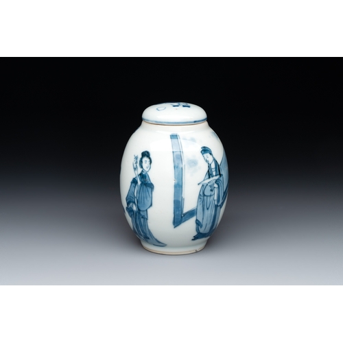 327 - A Chinese blue and white tea caddy and cover with figural design, KangxiH.: 9,1 cm (incl. cover)... 